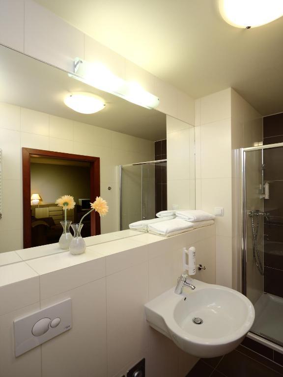 Apartamenty Zlota Nic Opole Ruang foto